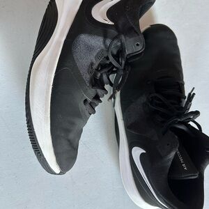 Nike Men's Black and White Athletic Shoes